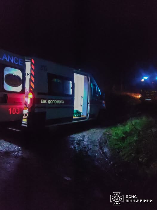 Застрягла «швидка» й важка дорога: рятувальники врятували ситуацію на виклику