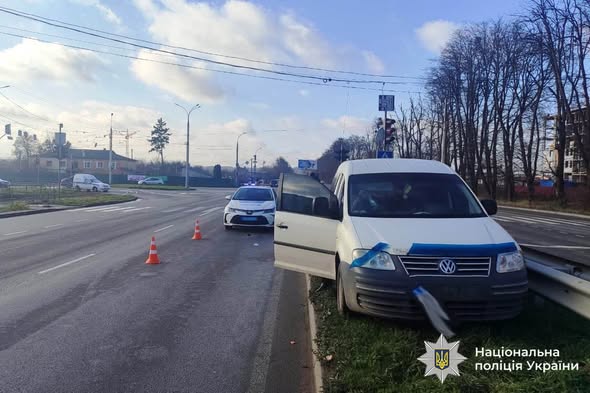 На пішохідному переході у Вінниці авто збило дівчину: поліція відкрила провадження