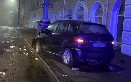Нічна ДТП на Соборній: кермувальник «під кайфом» розтрощив міське майно