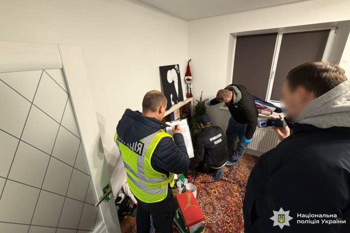 Фальшиві посвідчення, балаклави і мільйонні здобичі: у Вінниці затримали лжесиловиків