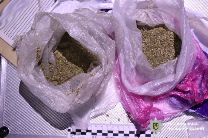 Наркодилер для ув’язнених: у Вінниці викрили постачальника заборонених речовин