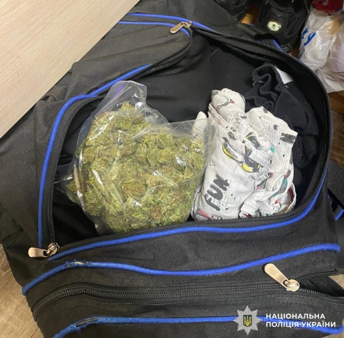 Поліція затримала молодого вінничанина за збут наркотиків