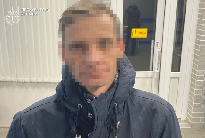 Погрожував працівницям зброєю: чоловіка, що обікрав дві кав’ярні, взяли під варту