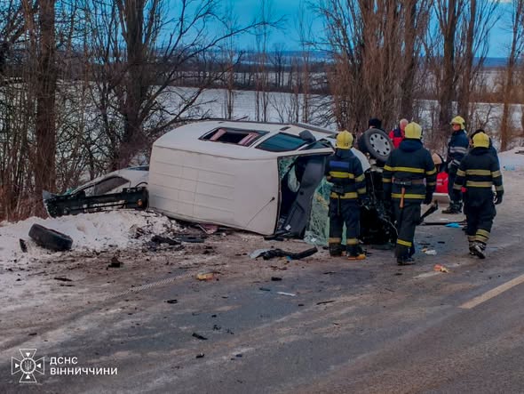 На Вінниччині внаслідок зіткнення двох авто постраждали троє людей