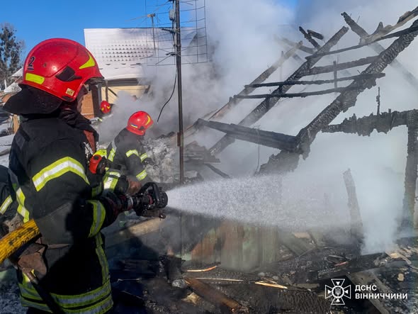 Через короткі замикання, печі та дитячі пустощі: на Вінниччині ліквідували 11 пожеж
