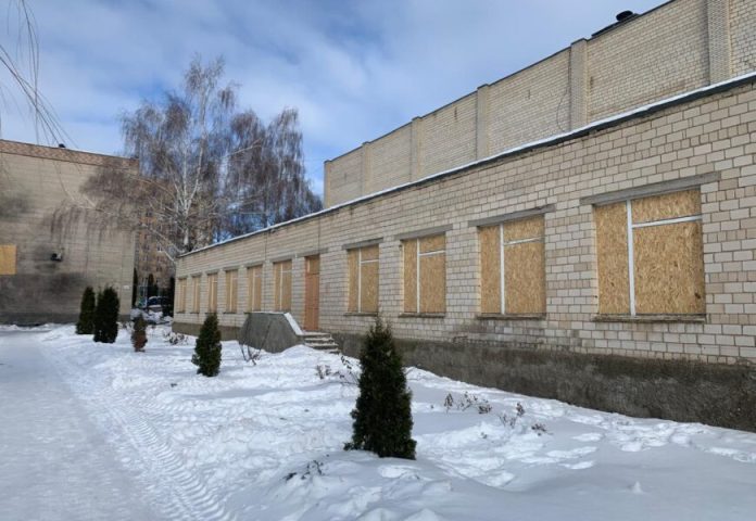 261 вікно і 35 дверей за ніч: у Ладижині майже ліквідували наслідки ворожої атаки