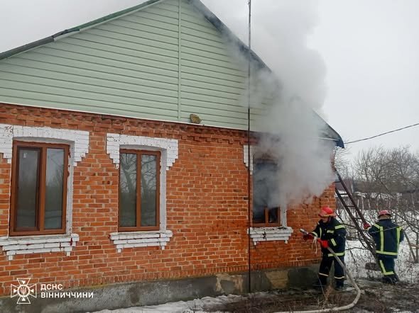 Пожежа на Вінниччині: 51-річного чоловіка виявили без свідомості