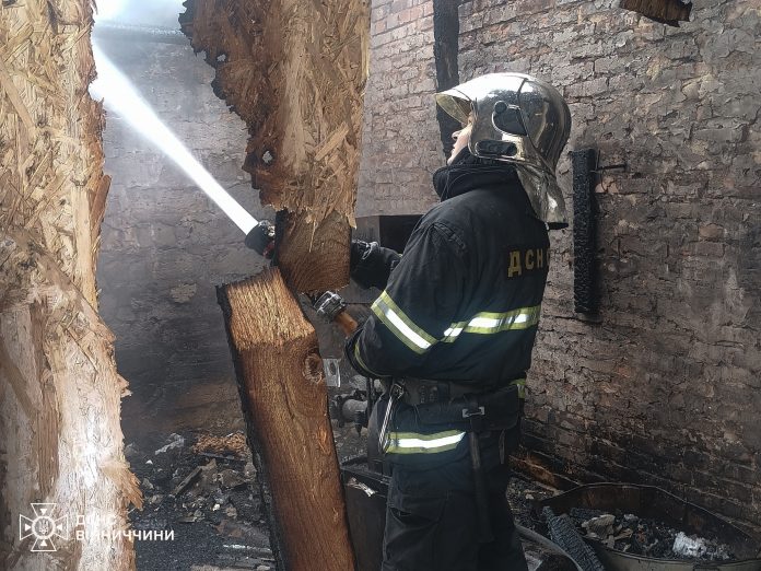 На Вінниччині зафіксували серію пожеж: рятувальники працювали у житловому секторі