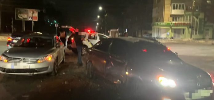 Нічна ДТП у Вінниці: зіткнулися Toyota, Volkswagen та BMW