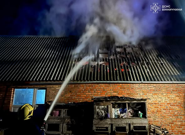 Коротке замикання і пічне опалення: на Вінниччині рятувальники ліквідували чотири пожежі