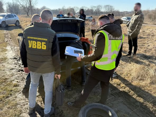 «Заплив» через Дністер за гроші: на Вінниччині затримали організаторів незаконного виїзду