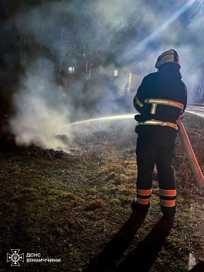 Смертельне випалювання трави: на Вінниччині під час пожежі загинула пенсіонерка