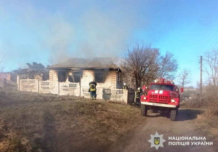 Після конфлікту чоловік підпалив будинок і намагався втекти з громади