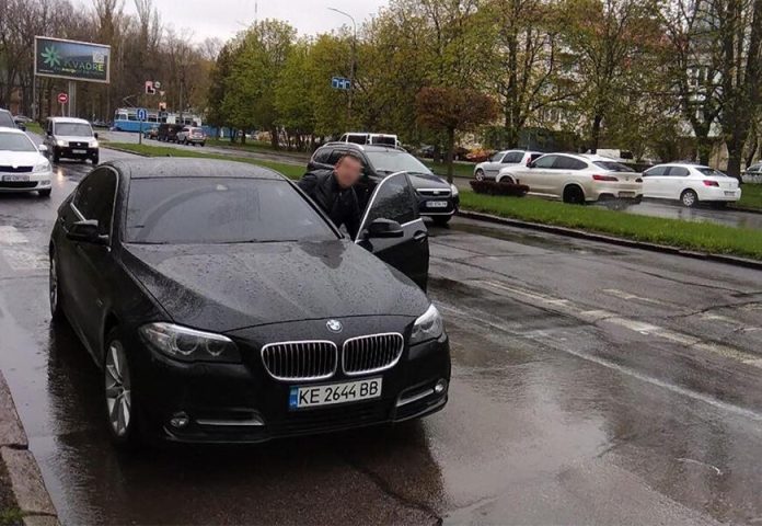 У Вінниці під час фіксації порушення водій вдарив працівницю інспекції