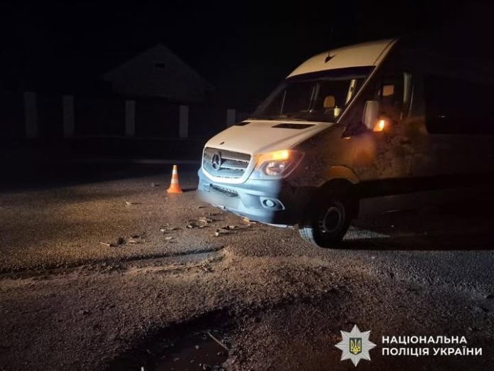 У селі Селище травмувався водій скутера після зіткнення з Mercedes