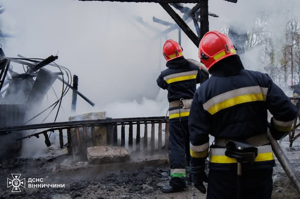 Стовп чорного диму налякав мешканців Вінниці через пожежу на Келецькій