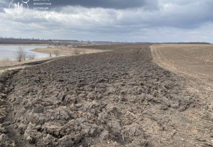 У Вороновицькій громаді аграрії незаконно використовували прибережні території