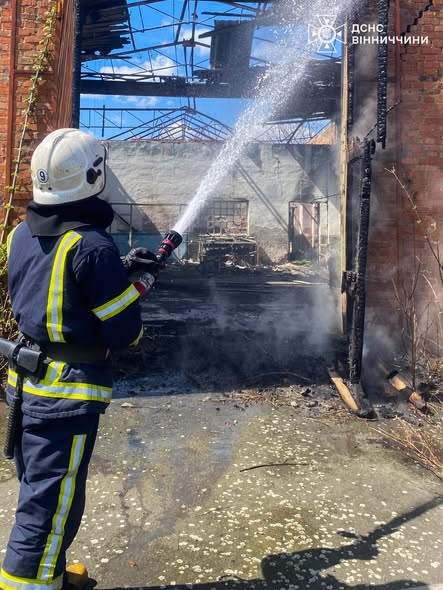 У громадах Вінниччини ліквідували 12 пожеж, горіли квартири та склади
