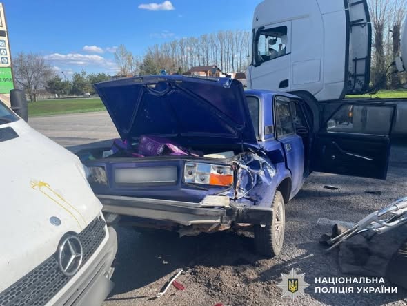 ДТП за участі дітей, втеча водія та наїзд на пенсіонерку — аварійні вихідні на Вінниччині