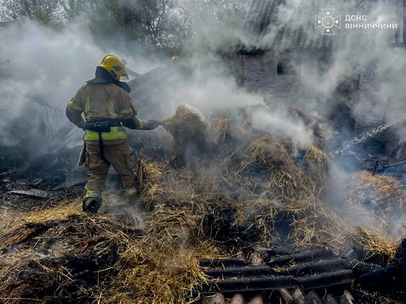 Коротке замикання спричинило серію пожеж на Вінниччині: рятувальники гасили 11 займань