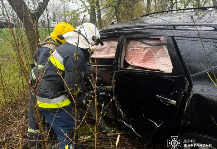 На Вінниччині легковик вилетів у кювет: травмувався водій