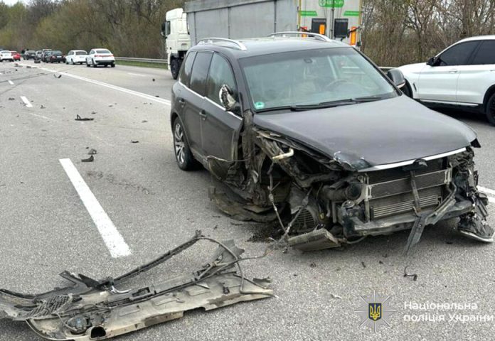 Під Вінницею Volkswagen зіткнувся з рейсовим автобусом: шестеро людей у лікарні