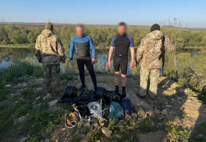 Канати, гідрокостюми та Дністер: на Вінниччині затримали двох «екстремалів»