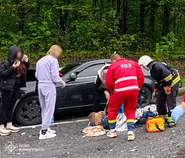 Зіткнення з автобусом і перекидання авто: на Вінниччині сталися дві аварії