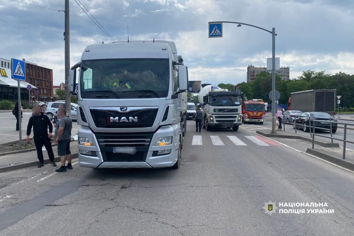 На Вінниччині поліція розслідує дві аварії за участю вантажівок MAN