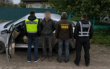 За 4500 доларів обіцяв переправити до Молдови: на Вінниччині затримали фігуранта схеми