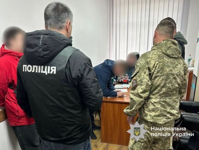 У Вінниці викрили схему в ТЦК: затримали військовослужбовця на хабарі за «відкуп від повісток»