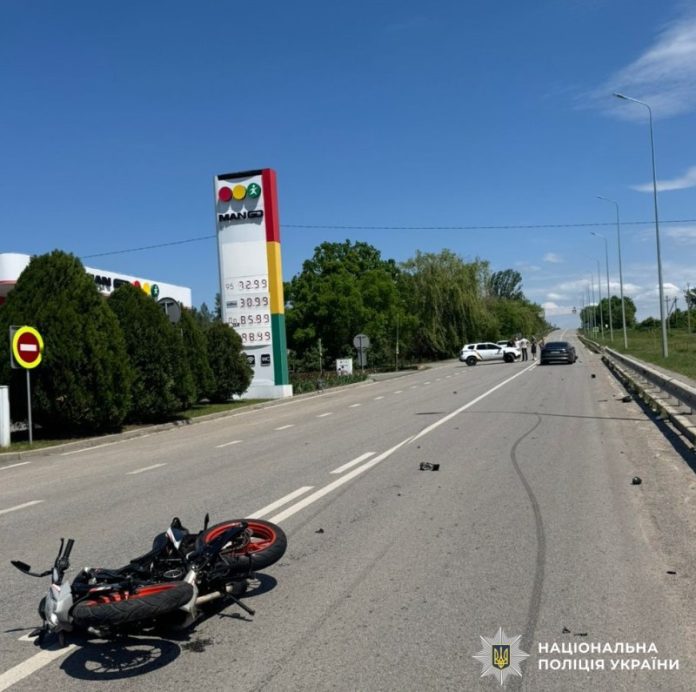 14-річна мотоциклістка та ще двоє людей постраждали у ДТП на Вінниччині