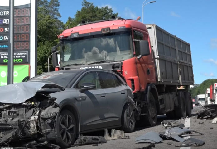 На об’їзній Вінниці зіштовхнулися вантажівки та легковики: шестеро травмованих