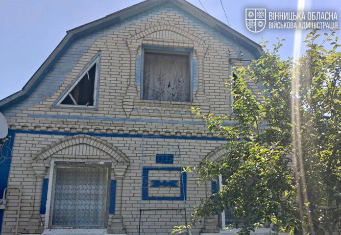 Наслідки нічної російської атаки на Вінниччині: постраждали два будинки