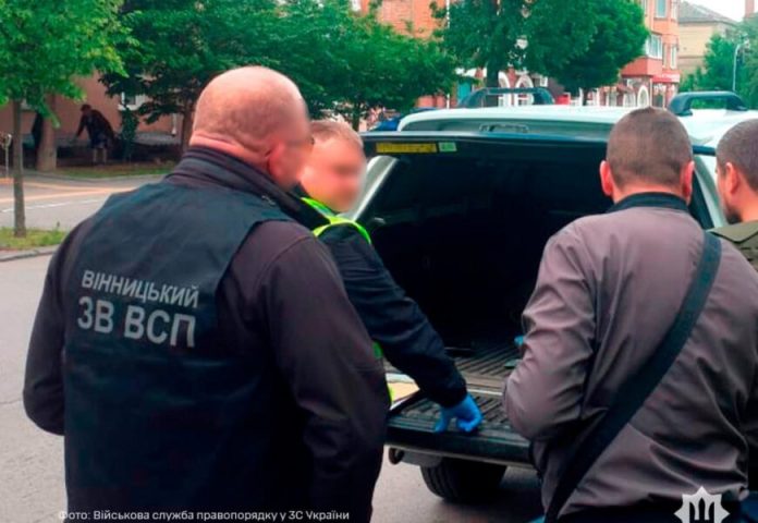 1000 доларів за допомогу чоловікові-СЗЧ: вінничанку викрили на хабарі