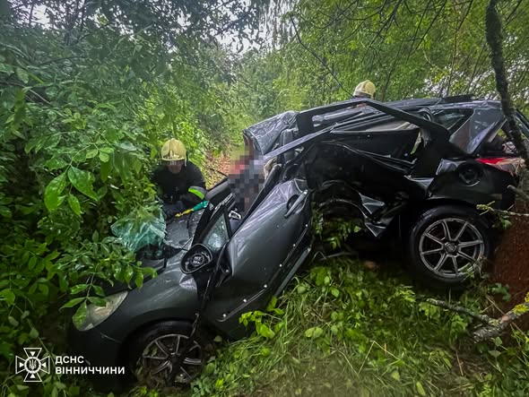 Трагедія біля села Красне: рятувальники деблокували тіла загиблих після ДТП