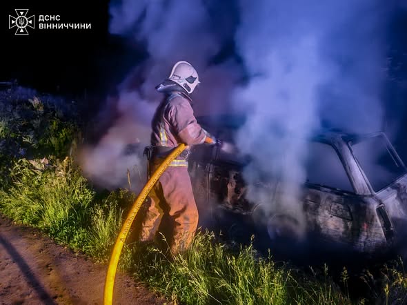 Несправна електросистема спричинила займання авто на Вінниччині