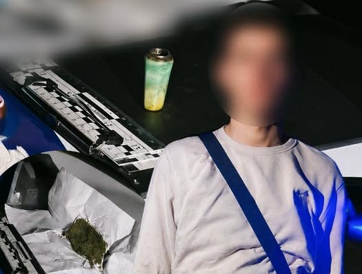 У Вінниці у 23-річного кермувальника BMW виявили згорток із ймовірно наркотичною речовиною