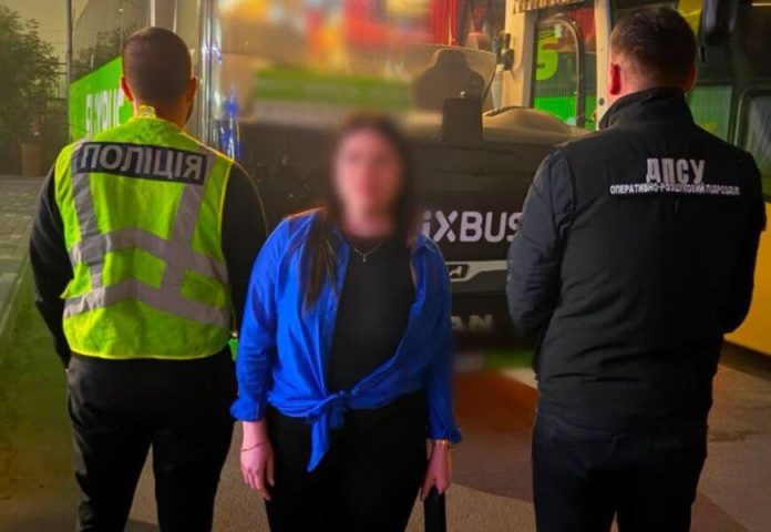 На Київщині затримали вінничанку за підозрою в торгівлі жінками за кордон