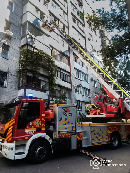На Бевза у Вінниці надзвичайники відкрили квартиру після «домашньої пастки»