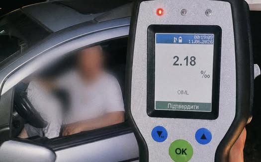Водій із 2,18 проміле алкоголю в організмі влетів у дорожній відбійник
