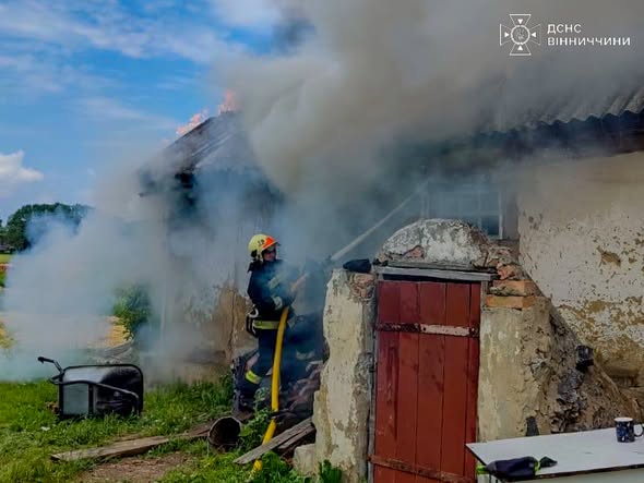 Коротке замикання та займання на відкритих територіях: рятувальники ліквідували сім пожеж
