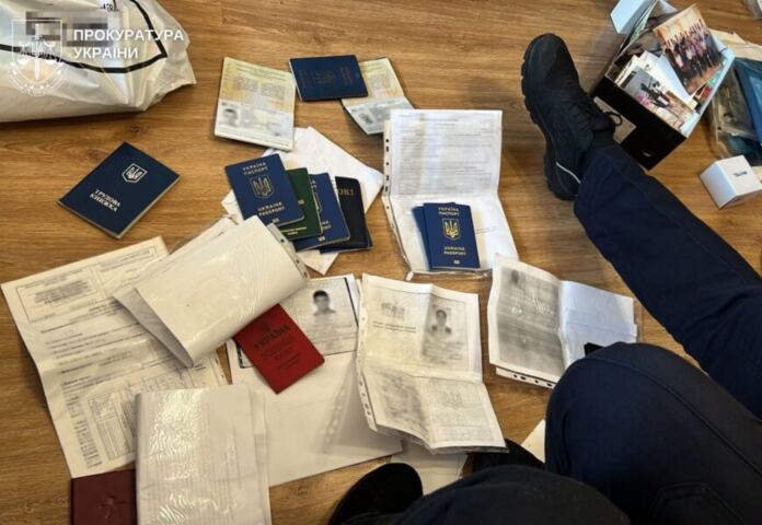Схема на 400 тисяч: у Могилеві-Подільському викрили шахрайку з фальшивими документами