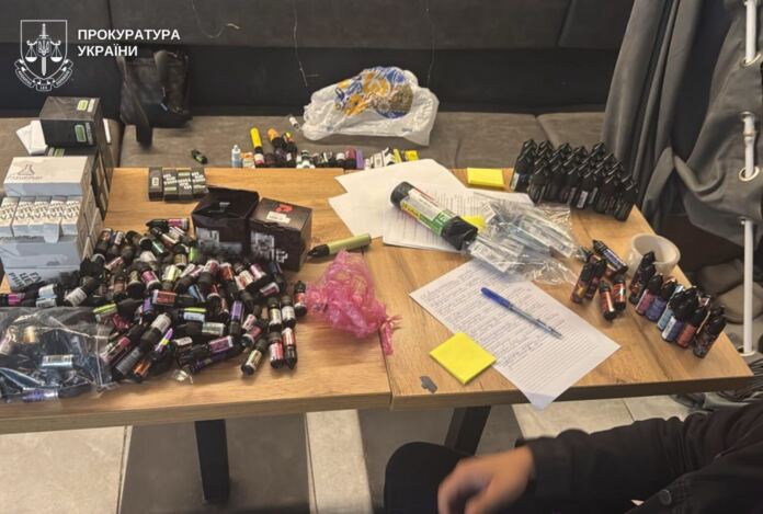 38 магазинів і мільйонні обороти: у Вінниці судитимуть фігурантів справи про незаконний продаж вейпів