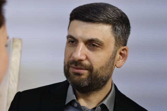 Після скандалу навколо нагород Зеленського Гройсман повернув польський орден