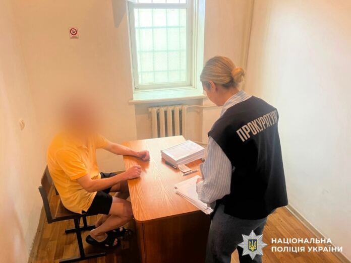 Погрожував вигнати з дому: перед судом постане житель Хмільницького району, який знущався з дитини