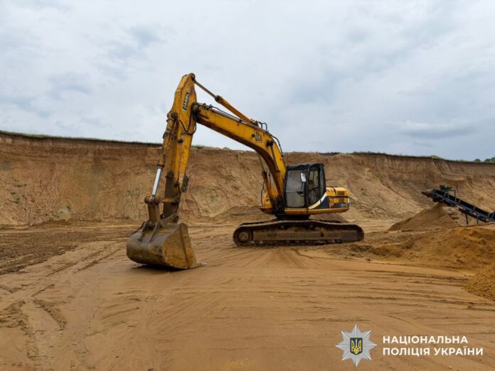 Незаконний кар’єр під Вінницею: бізнесмену повідомили про підозру