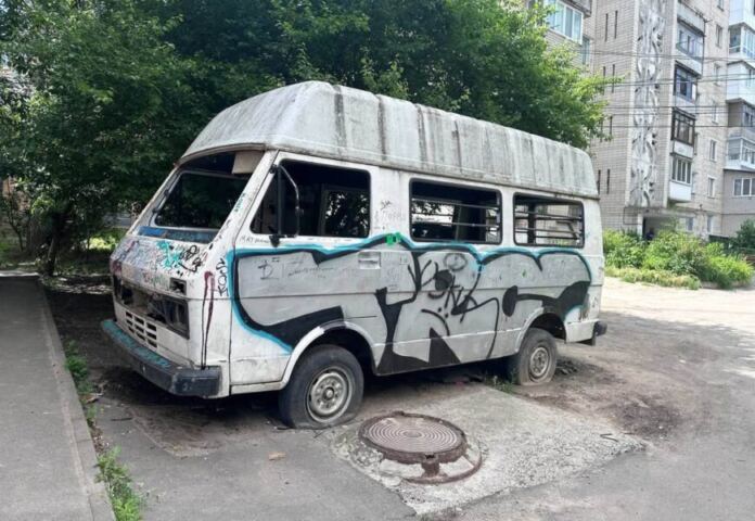 Вінничани масово вивозять покинуті авто: місто підбило перші підсумки кампанії