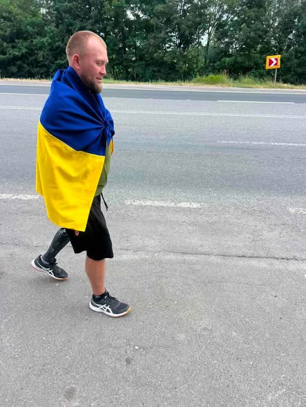 Ветеран із «Муніципальної варти» вирушив пішки до Хмельницького заради благодійної мети