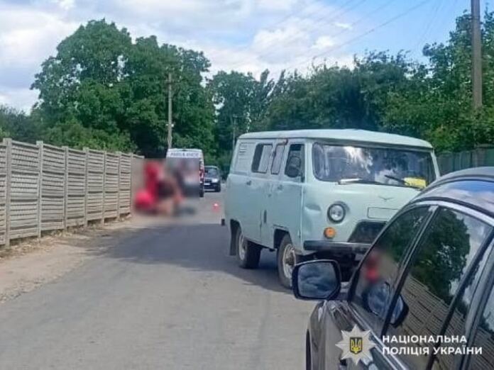 У Жмеринському районі автомобіль наїхав на двох пішохідок: поліція розслідує аварію